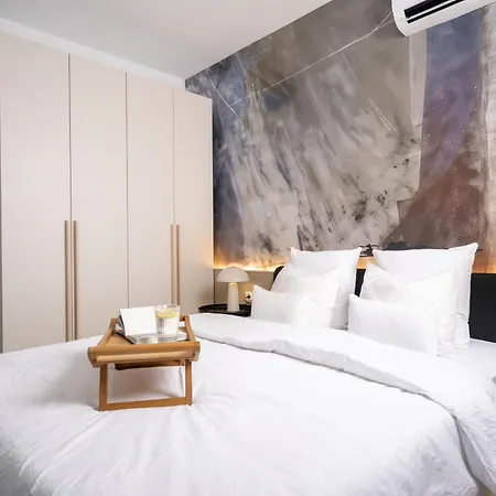 Apartment North By Urbanesq Cortina K