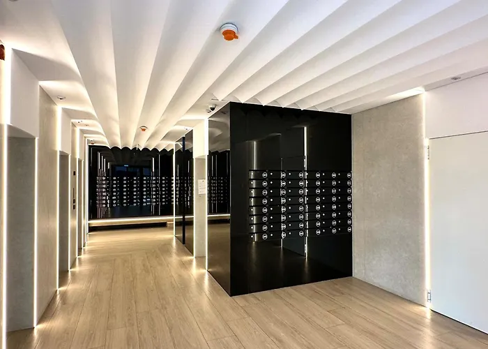 North By Urbanesq Cortina K * ブカレスト